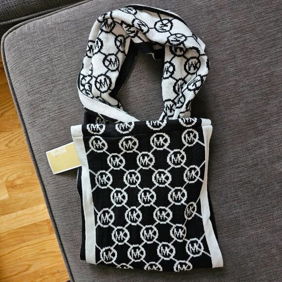 MICHAEL Michael Kors Women's Black & White MK Logo Monogram Knit Scarf One Size - Picture 1 of 14